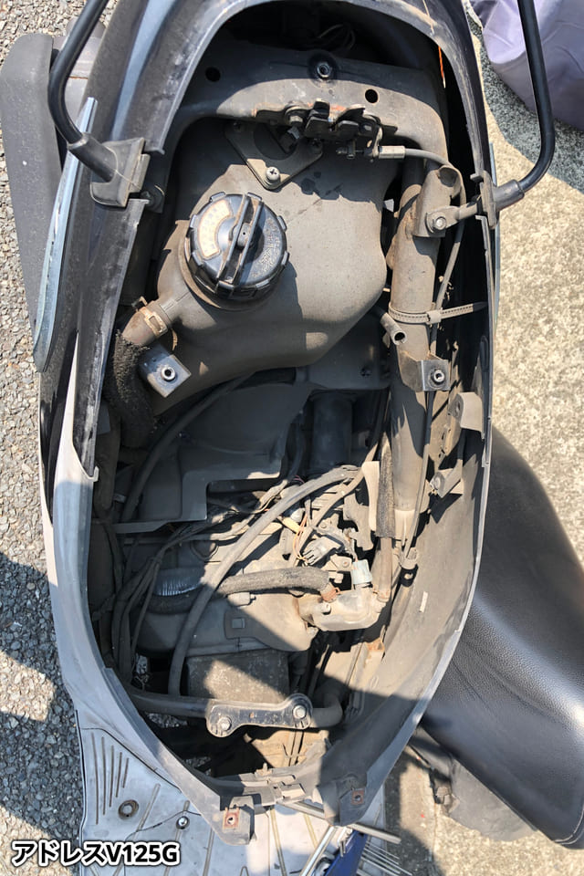 アドレスv125Gシート脱着