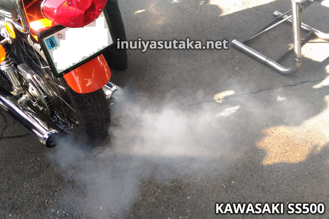 マフラーからの白煙